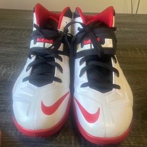 🚨🚨🚨 A collectible right here size 13 great condition!!🚨